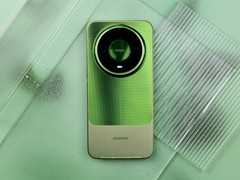 华为Mate90和iPhone18买哪个更合适？三款旗舰的直接对比