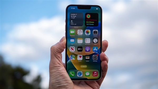 iPhone 13 信号总是不满格？尝试手动锁定 4G 网络，通话更清晰不掉线