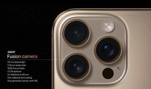 iPhone 14 相机总是自动切换微距？点击屏幕上的小花图标手动控制