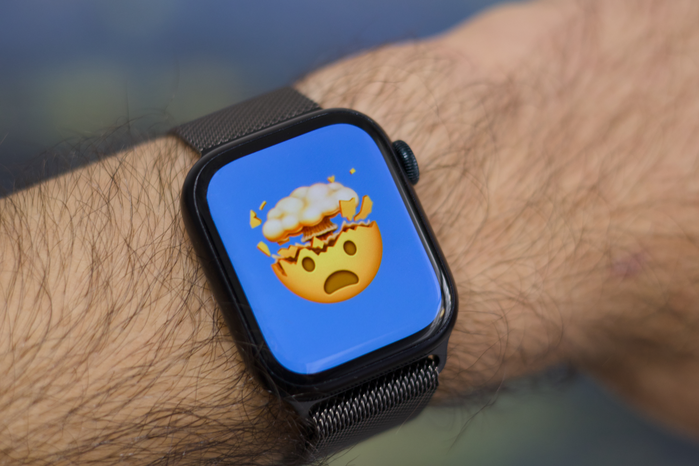 Apple Watch SE 2如何开启摔倒检测并设置紧急联络人_Apple Watch安全功能配置